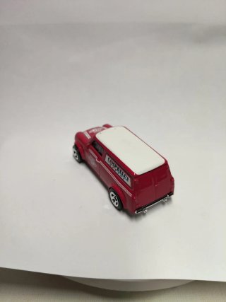 Hot Wheels Austin Mini Van 2014 Rojo