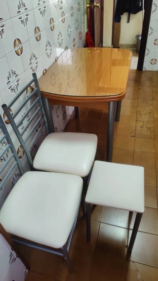 Mesa Cocina Extensible + 2 Sillas y Taburete