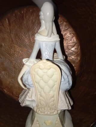 Figura porcelana vintage mujer