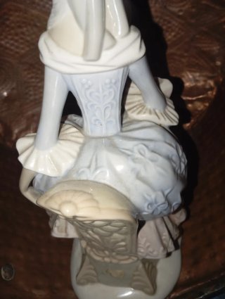 Figura porcelana vintage mujer