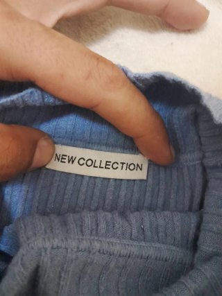 Vestido de punto azul con botones