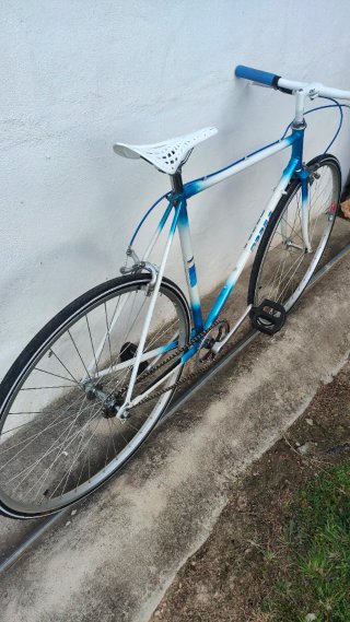 Bicicleta Urbana Azul y Blanca