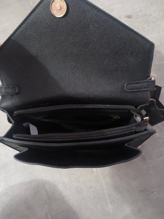 Bolso Prada Negro con Correa Ajustable