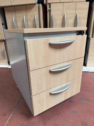 LOTE DE 30 CAJONERAS STEELCASE EN MUY BUEN ESTADO