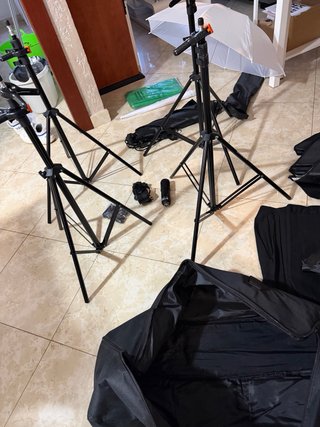 Equipo Creador Contenido EMART Soporte y Luces