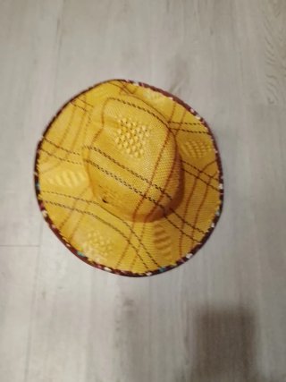Sombrero de fibras naturales