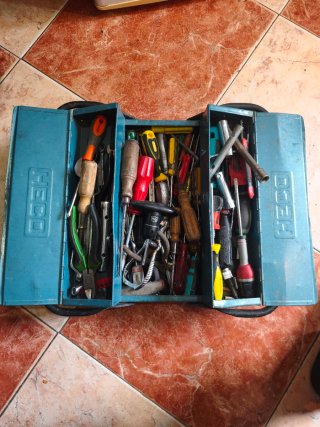 Caja de herramientas HECO con herramientas