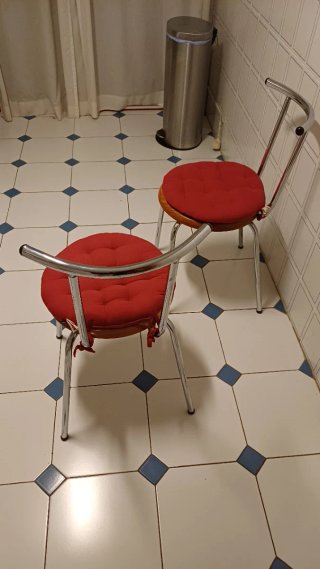 Sillas Cocina cromadas.