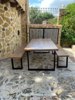 “BANCOS “ de madera maciza y acero para mesas
