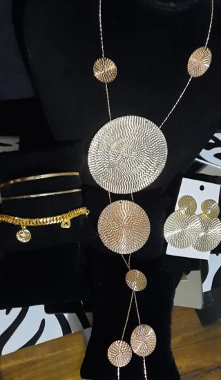 Conjunto Bisutería Dorado: Collar , Pendientes