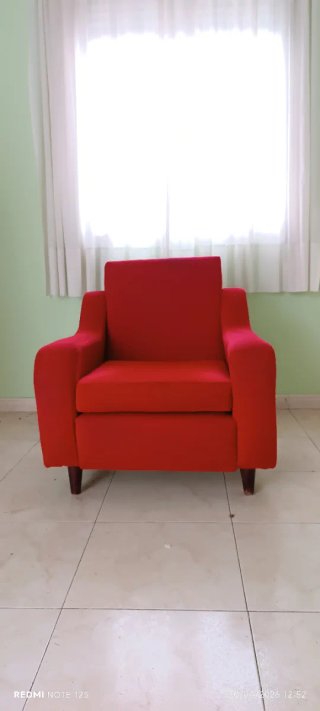 Sillón de tela rojo