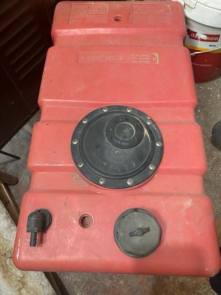 Depósito combustible barco de 60 L.