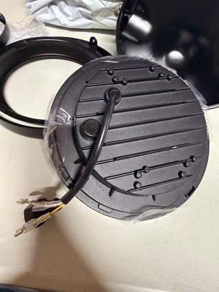 Faro LED Moto Negro con Aro Cromado