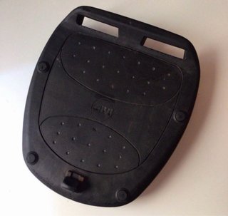 Baúl Yamaha Givi con soporte