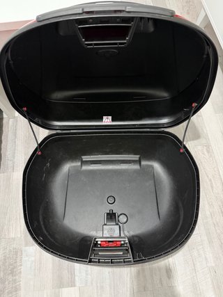 Baúl Yamaha Givi con soporte