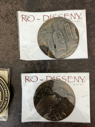 Lote Medallas religiosas y escudo