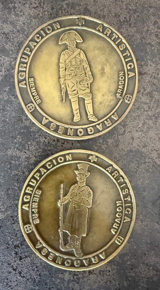 Lote Medallas religiosas y escudo