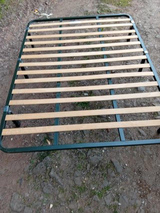 Somier con patas metálico y madera