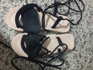 Botas de tacón con tachuelas
