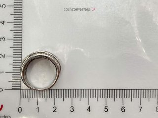 anillo oro 18k con piedra con diamante