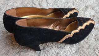 Zapatos de tacón Lorena negros y dorados T39