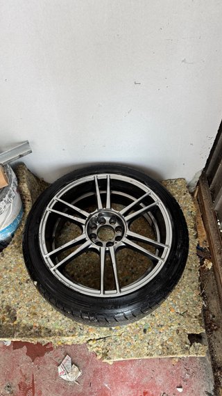 Vendo llanta de 4 agujeros doble medida