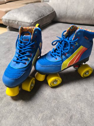 Patines Retro Azules con Ruedas Amarillas