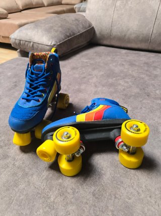 Patines Retro Azules con Ruedas Amarillas