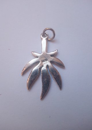 COLGANTE PLATA DE LEY - HOJA DE MARIHUANA - NUEVO