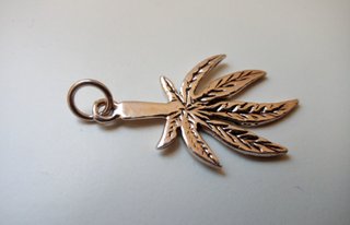 COLGANTE PLATA DE LEY - HOJA DE MARIHUANA - NUEVO
