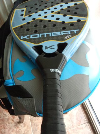 Pala pádel Kombat Pampa + Bolsa