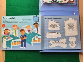 Libro juego "JUGAMOS A MÉDICOS" como nuevo