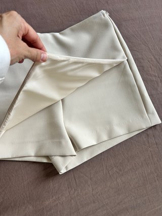 Falda pantalón ZARA asimétrica cruda