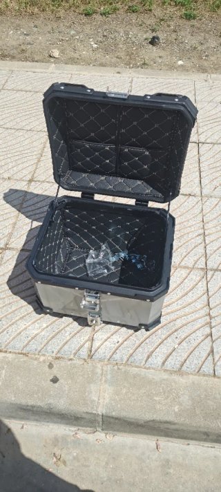 Maleta Cajón Adaptable Moto Negro/Plata 45 litros