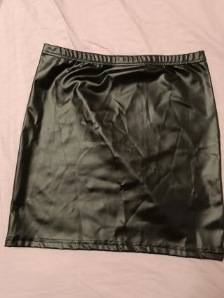 Minifalda efecto piel negra