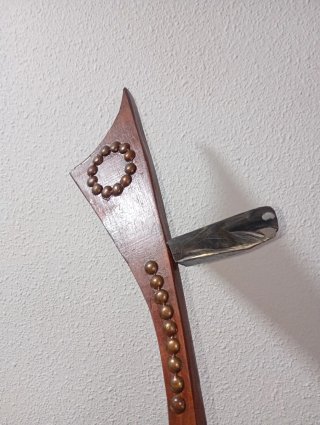 Hacha decorativa de madera