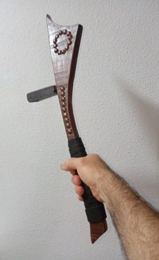 Hacha decorativa de madera