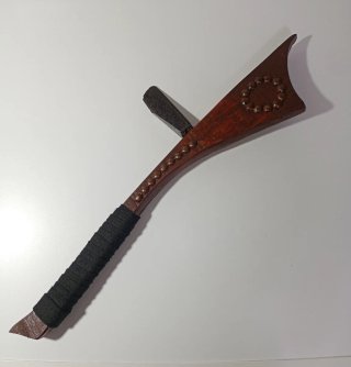 Hacha decorativa de madera