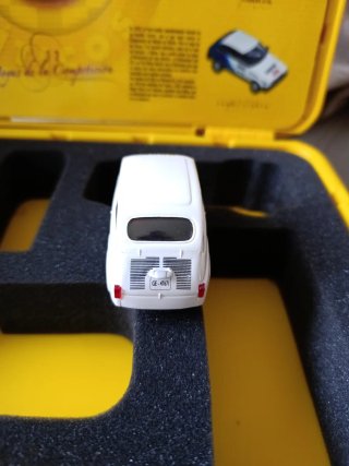 Seat 600 scalextric nuevo