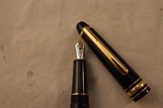 Pluma y boligrafo Montblanc Meisterstuck 14 kt