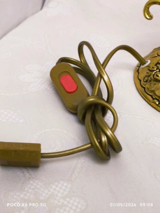 Lampada in bronzo Tiffany beige e dorato