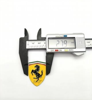 EMBLEMA LOGO FERRARI AMARILLO 28x38mm