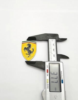 EMBLEMA LOGO FERRARI AMARILLO 28x38mm