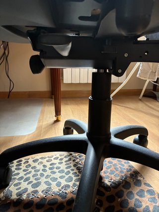 Silla de oficina giratoria regulable