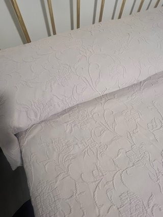 Colcha de Zara con puntilla y volante