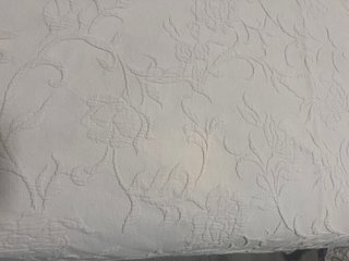 Colcha de Zara con puntilla y volante