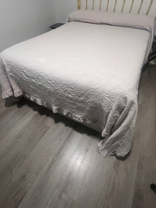 Colcha de Zara con puntilla y volante