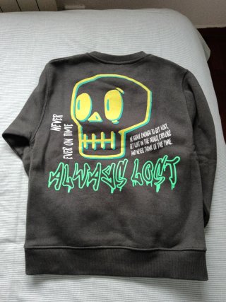 Sudadera con estampado de calavera