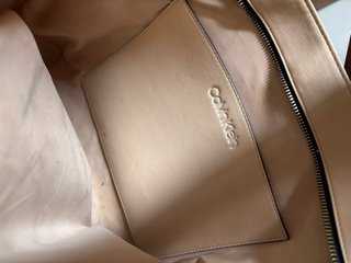 Bolso shopper Calvin Klein estampado marrón