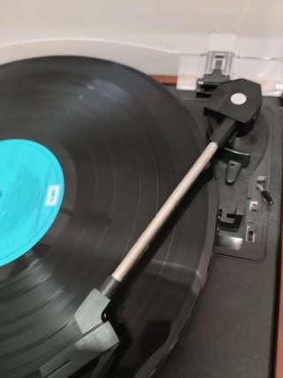 Tocadiscos y 20 Vinilos